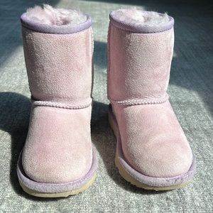 Kids Ugg Classic ll Boot, Lavender. Toddler 6T - 7T.